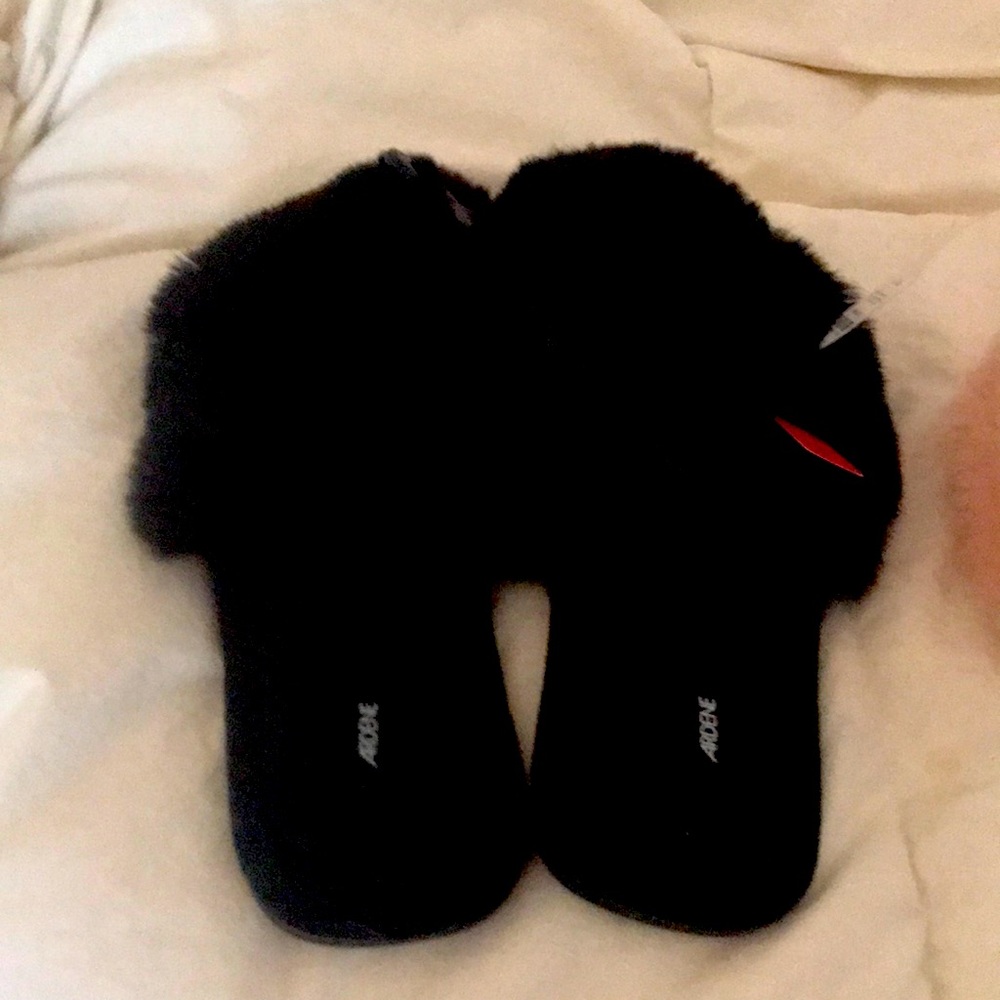 Black fluffy sippers